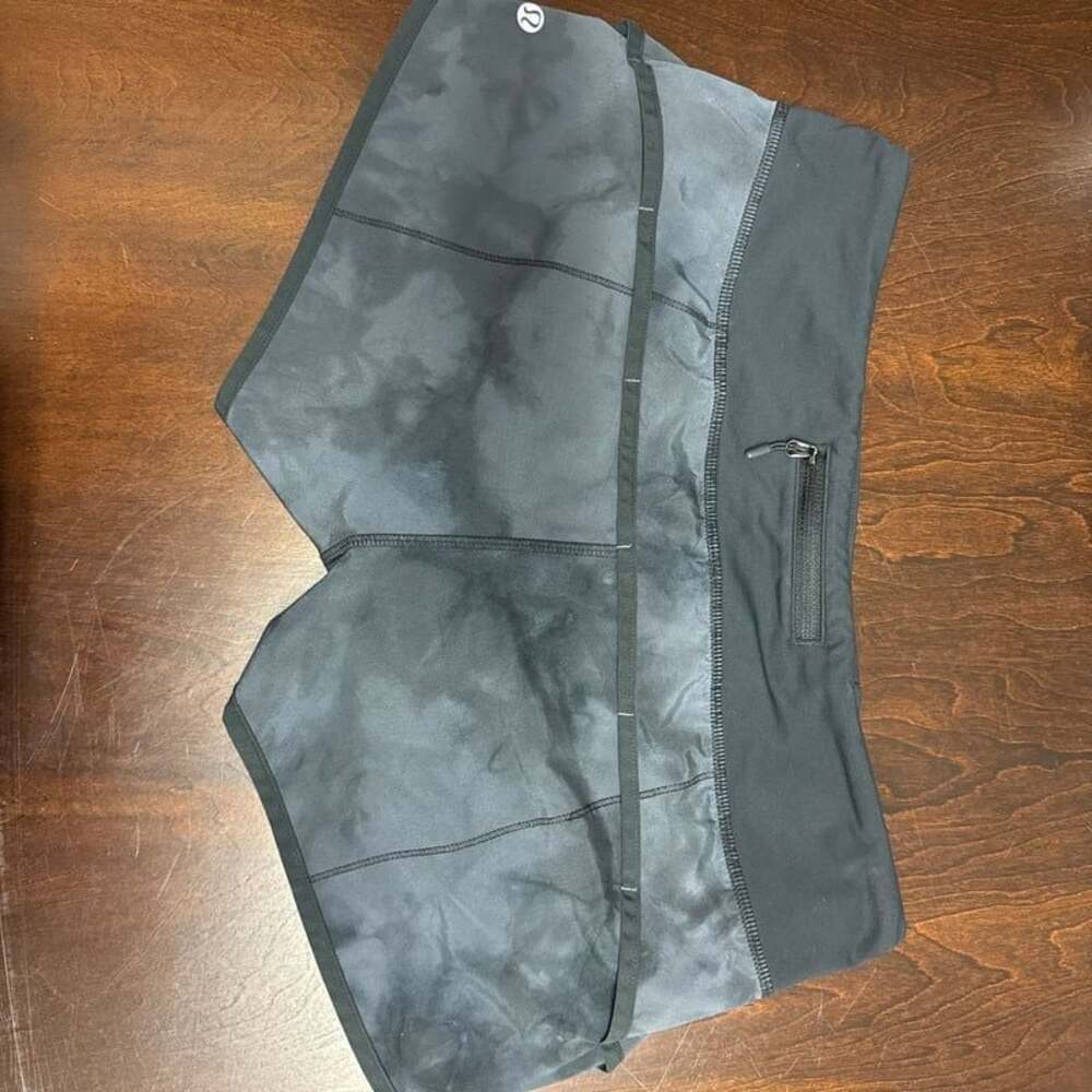 Lululemon Speed Up Shorts Black Marble Print, Size 8, Women's Athletic Shorts